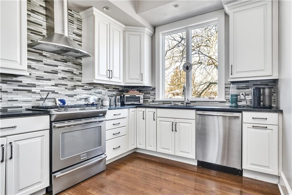 453 Angell Street photo 16