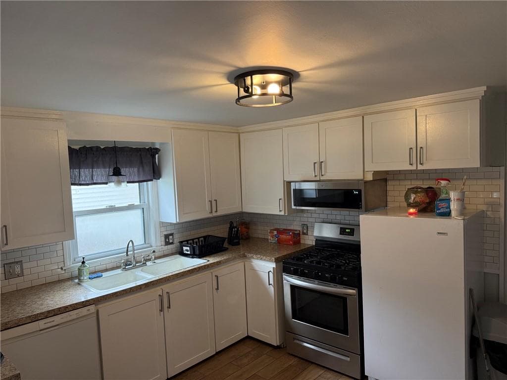 Single Family Residence at 18 Elm Street, North Providence, photo 6 of 12