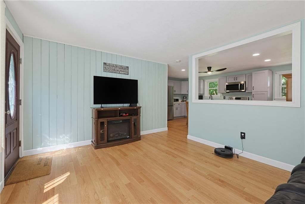 Single Family Residence at 417 Lake Washington Drive, Glocester, photo 6 of 23