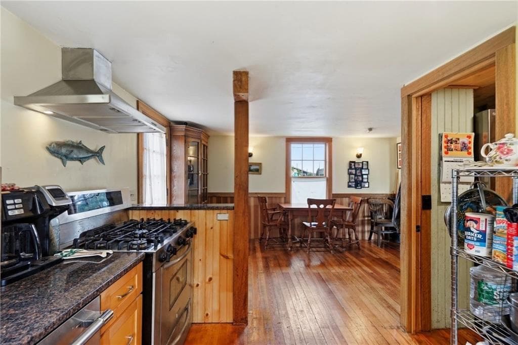 84 Narragansett Street photo 14