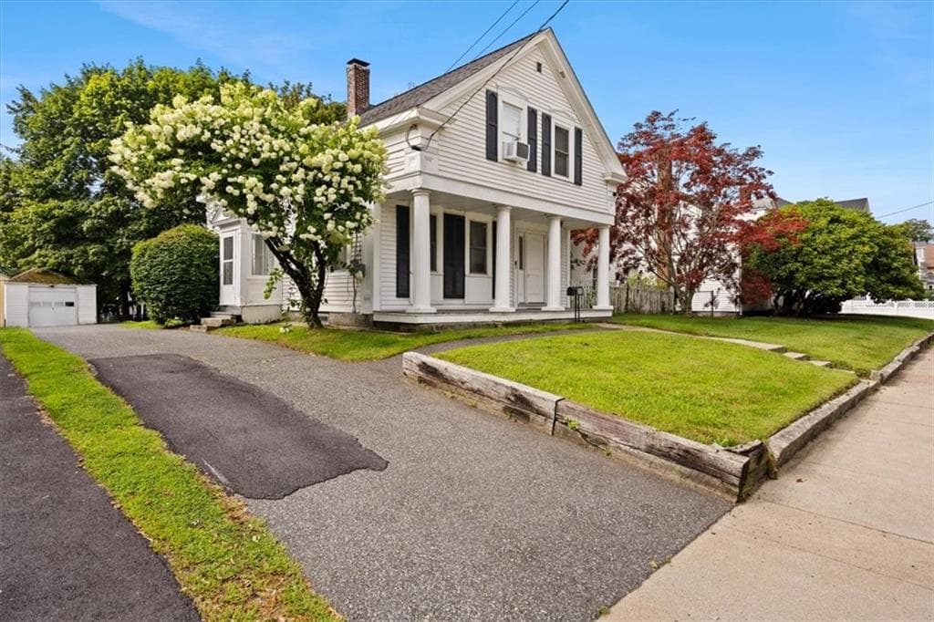 312 Blackstone Street photo 3