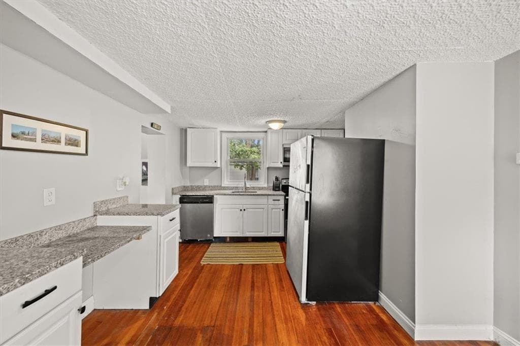 312 Blackstone Street photo 11