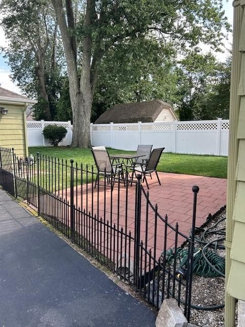 680 Pontiac Avenue photo 2