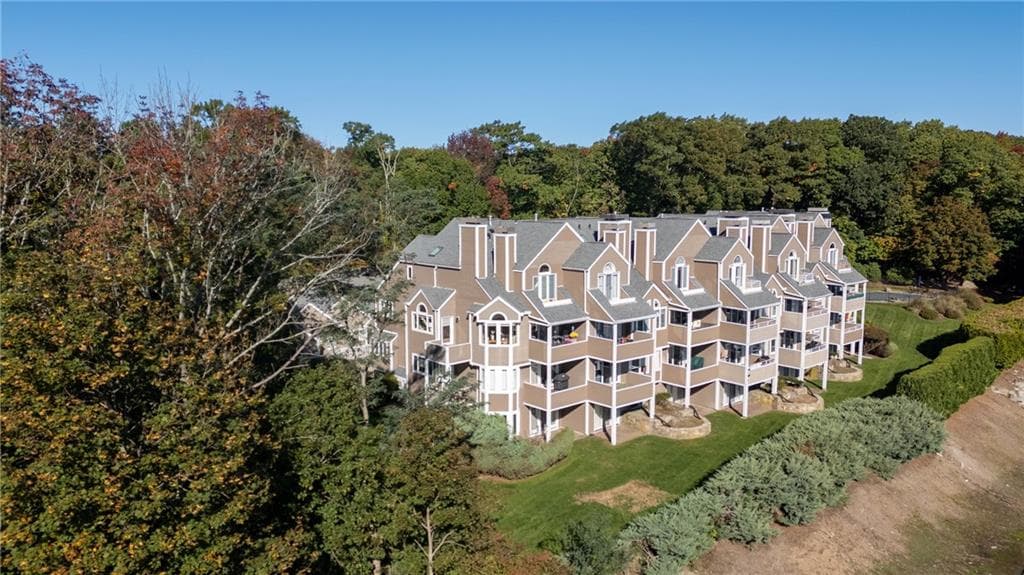 Condominium at 400 Meshanticut Valley Parkway UNIT 16, Cranston, photo 6 of 45