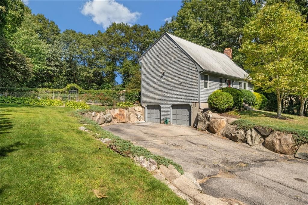 20 Oakridge Drive photo 3