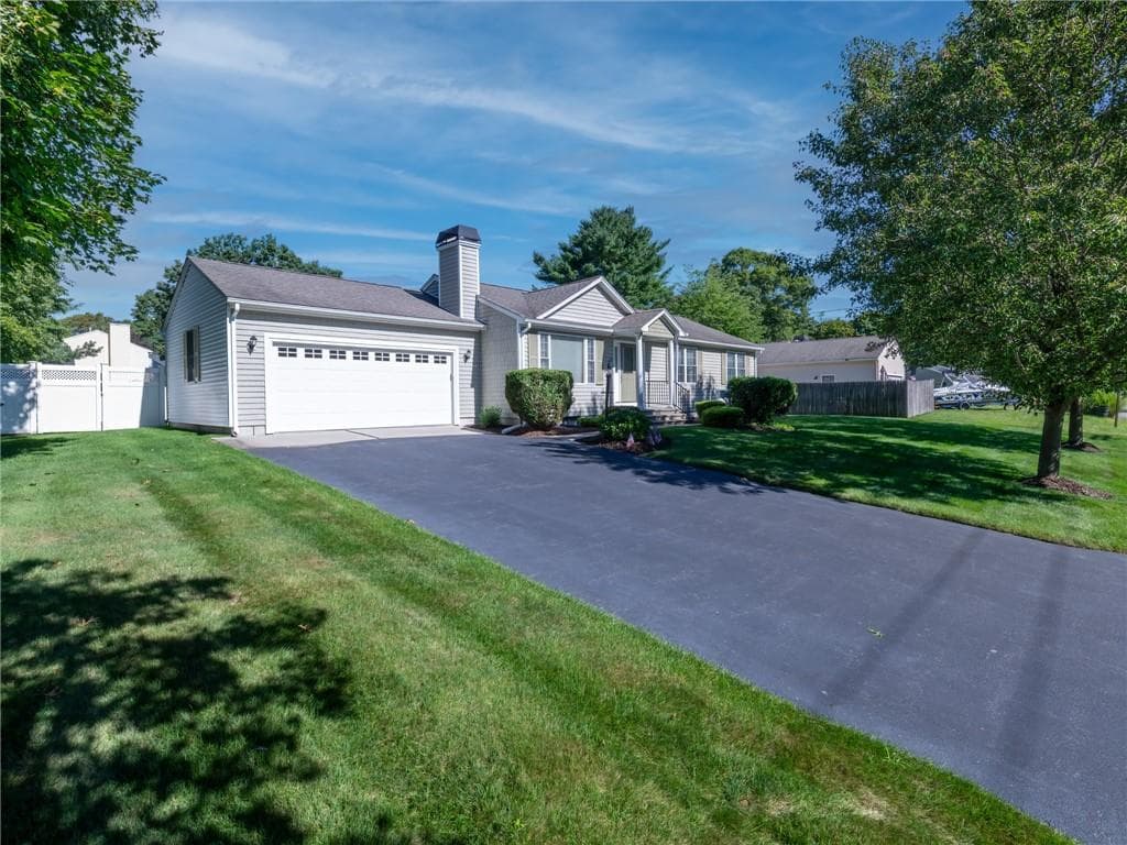 Single Family Residence at 85 Spooner Street, Warwick, photo 2 of 32