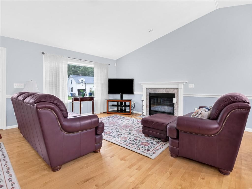 Single Family Residence at 85 Spooner Street, Warwick, photo 9 of 32