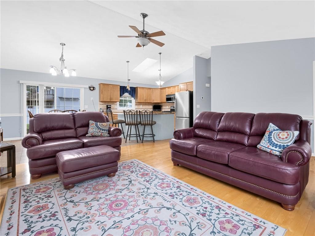 Single Family Residence at 85 Spooner Street, Warwick, photo 10 of 32