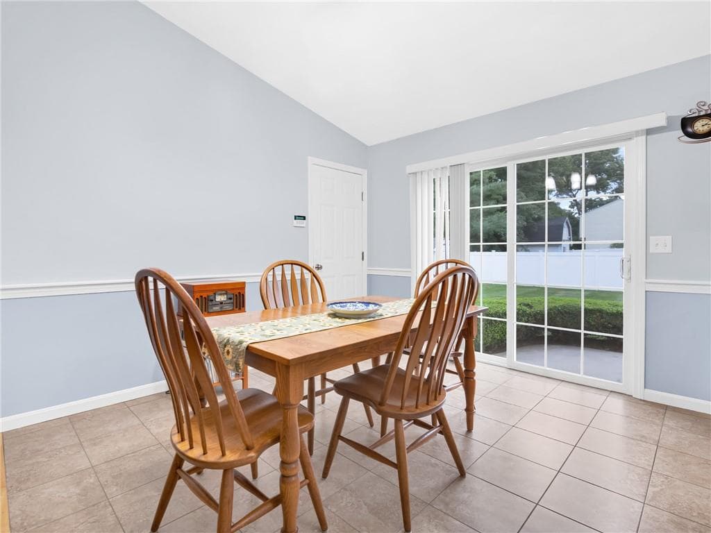 Single Family Residence at 85 Spooner Street, Warwick, photo 14 of 32