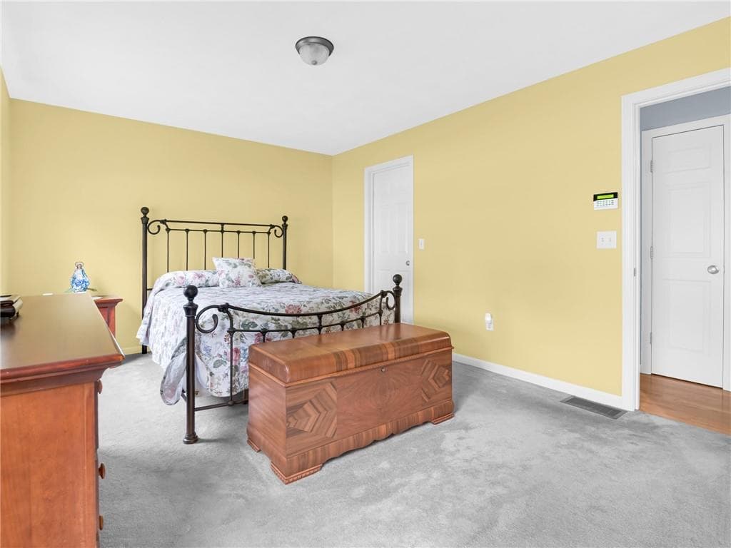 Single Family Residence at 85 Spooner Street, Warwick, photo 18 of 32
