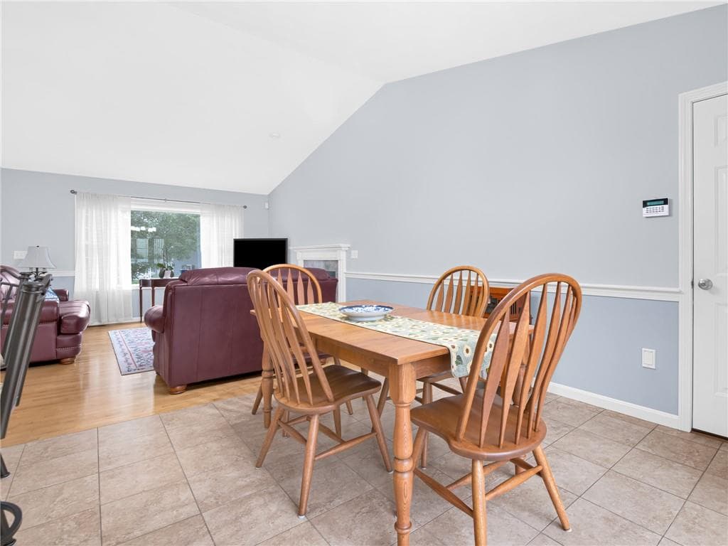 Single Family Residence at 85 Spooner Street, Warwick, photo 15 of 32