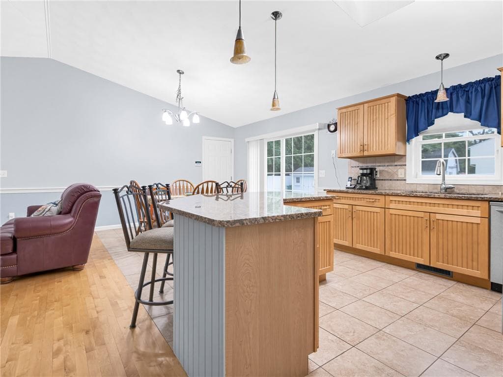 Single Family Residence at 85 Spooner Street, Warwick, photo 8 of 32
