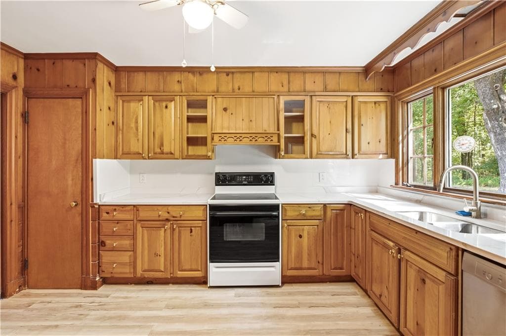 Single Family Residence at 6 Old Pound Hill Road, North Smithfield, photo 12 of 40