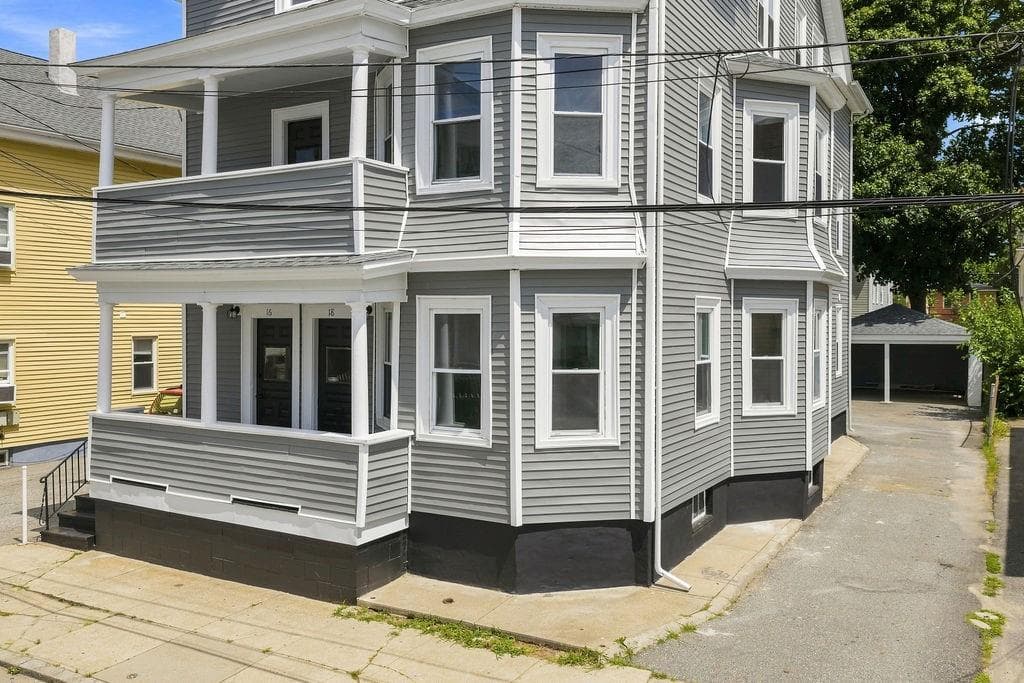 16 Deborah Street photo 2