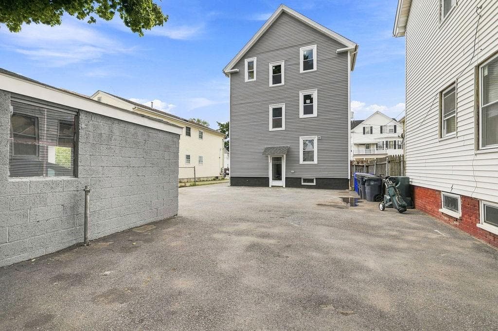 16 Deborah Street photo 6