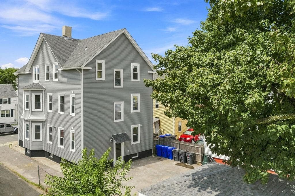 16 Deborah Street photo 3