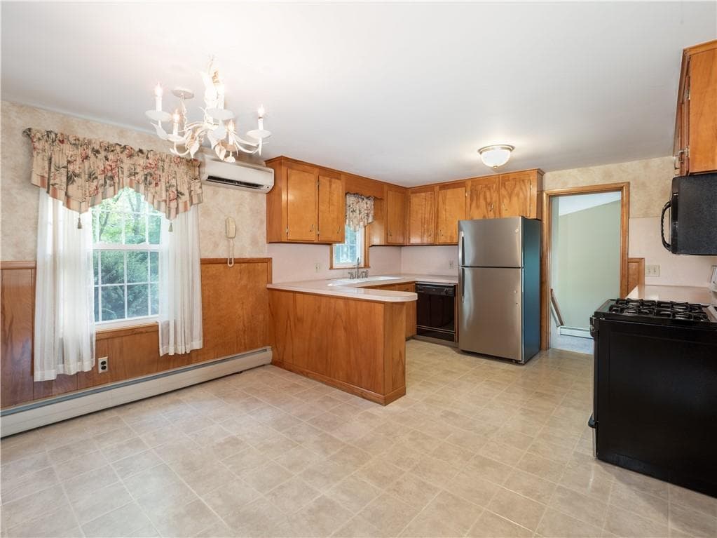 Single Family Residence at 77 Drybrook Road, Warwick, photo 13 of 35