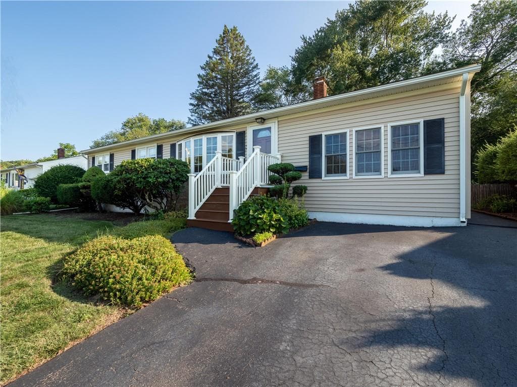 Single Family Residence at 77 Drybrook Road, Warwick, photo 3 of 35