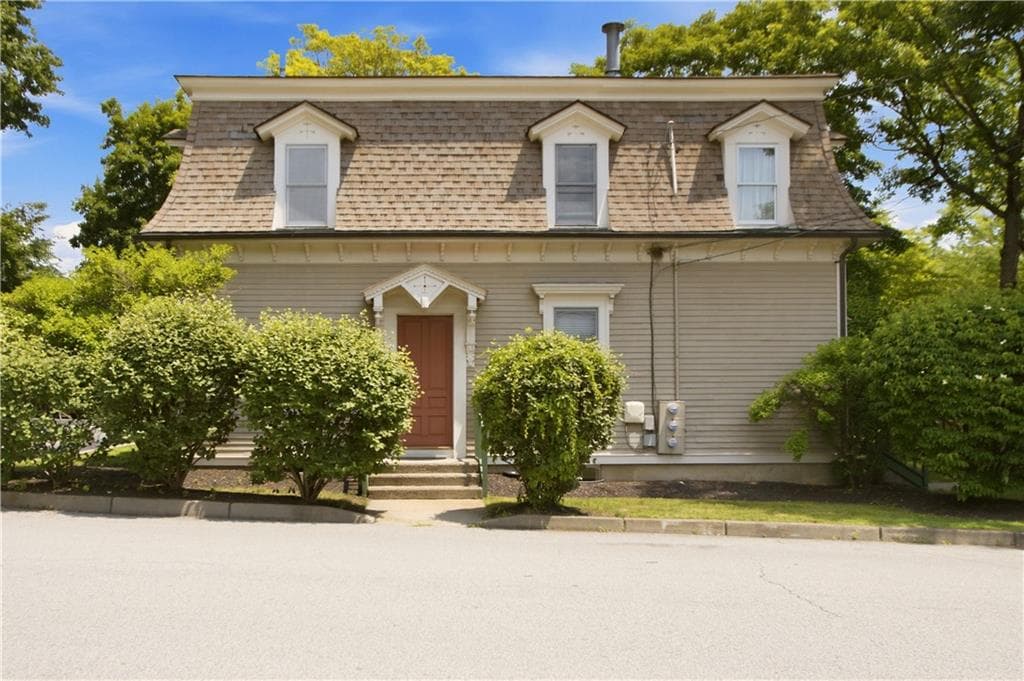 27 Higgins Street UNIT 201 photo 2