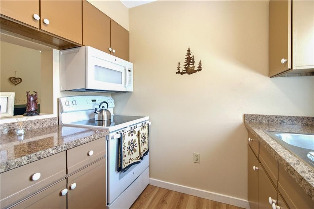 27 Higgins Street UNIT 201 photo 9