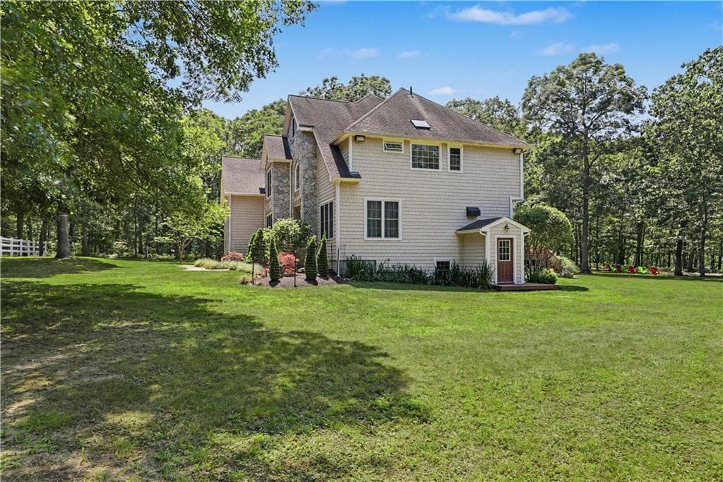555 Carpenter Lane photo 5