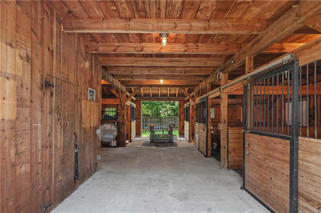 555 Carpenter Lane photo 35