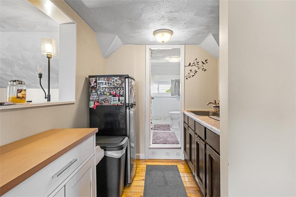 82 Chestnut Avenue photo 24