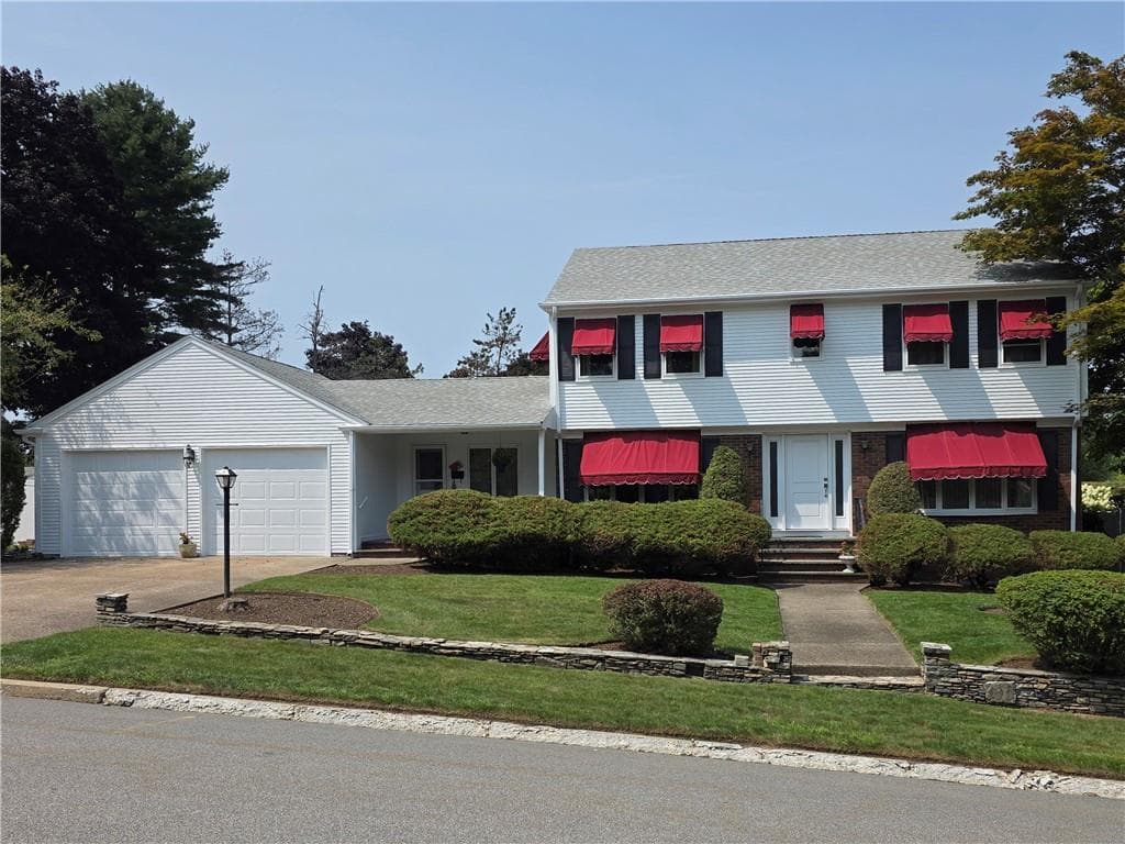 10 Surrey Lane photo 2