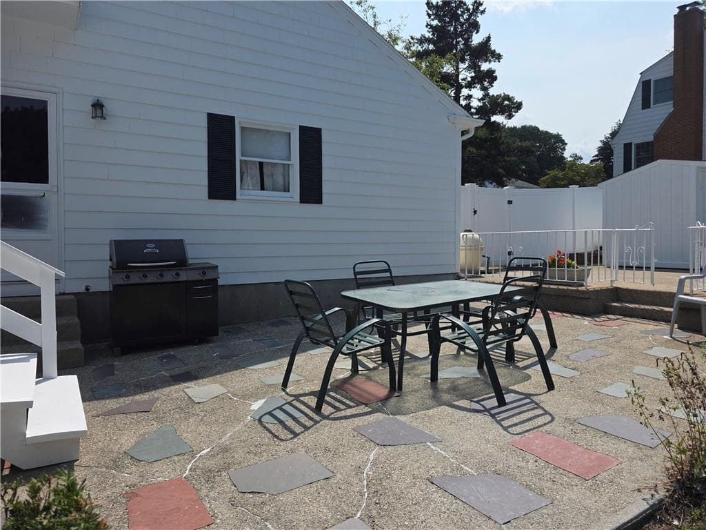 10 Surrey Lane photo 7
