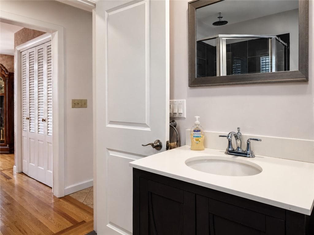 10 Surrey Lane photo 14