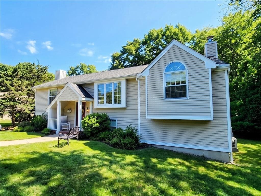 55 Holly Road photo 2