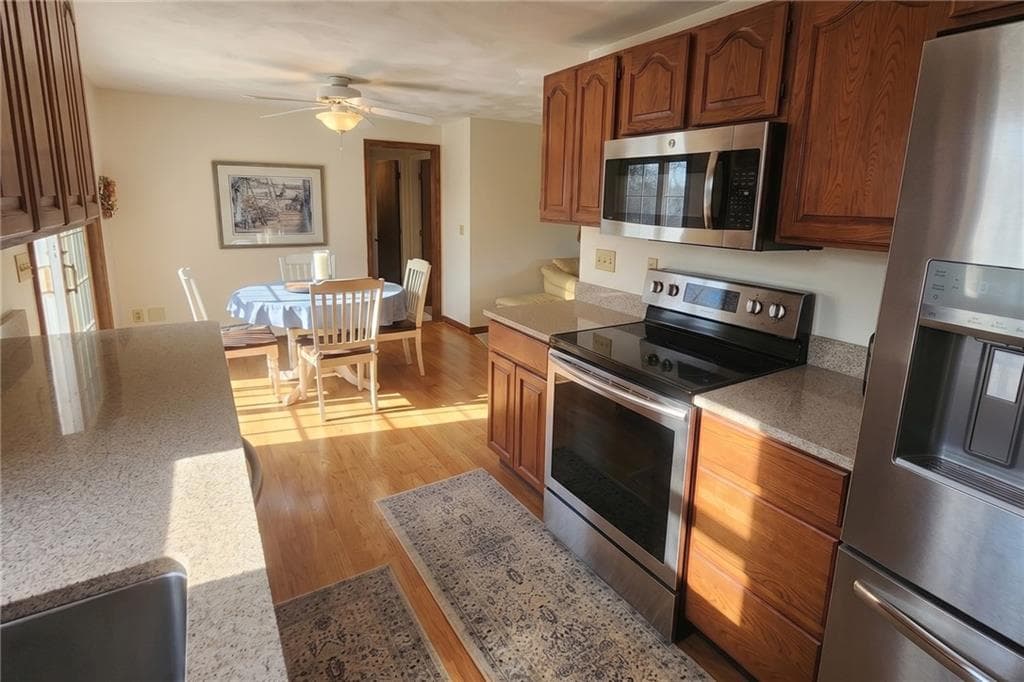 55 Holly Road photo 6