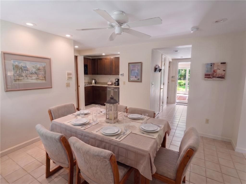 55 Holly Road photo 20