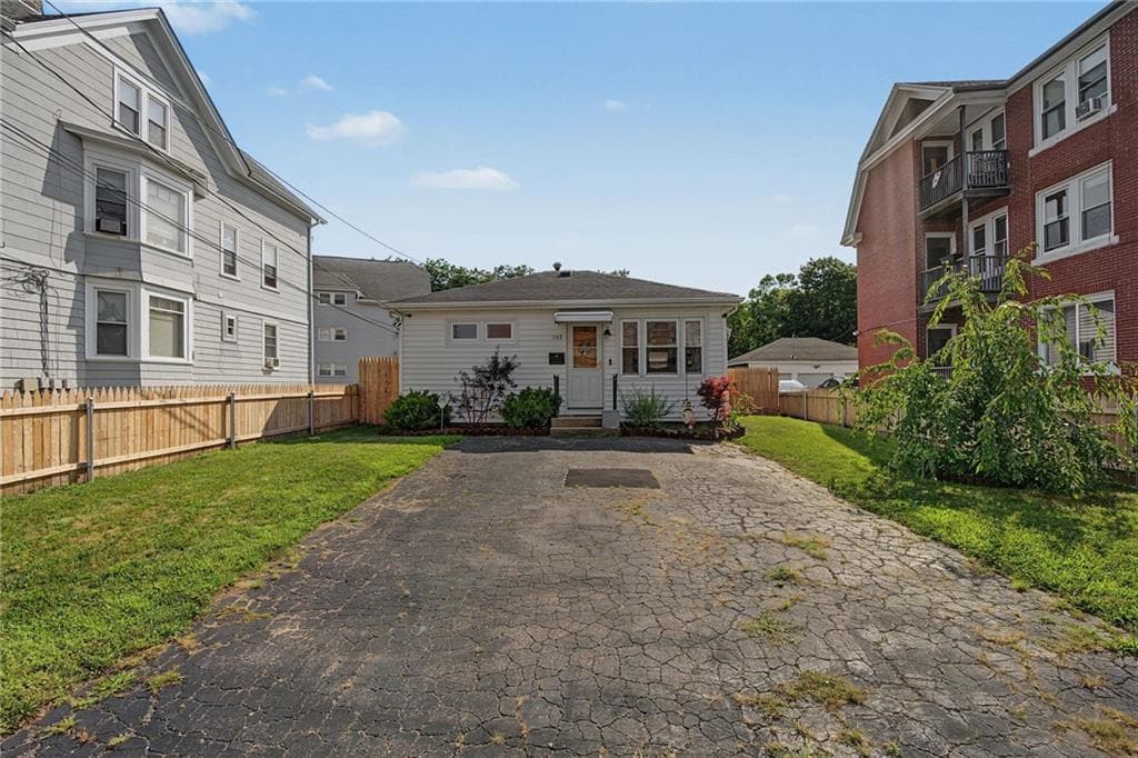 348 Park Place photo 3
