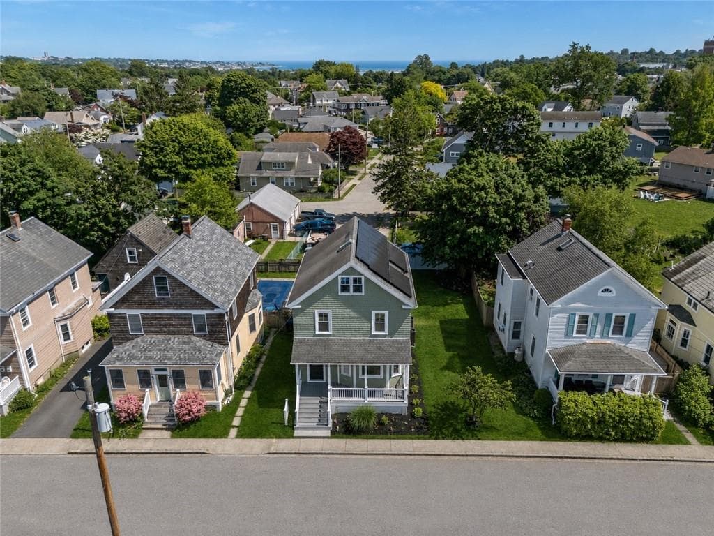 21 Russell Avenue photo 2