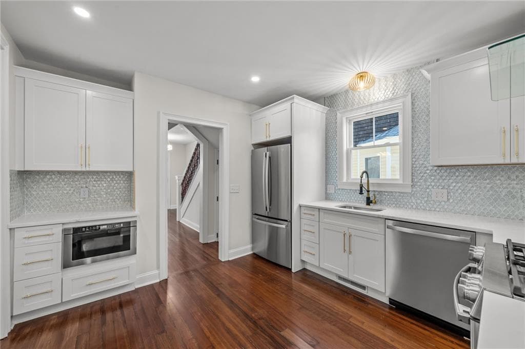 21 Russell Avenue photo 17