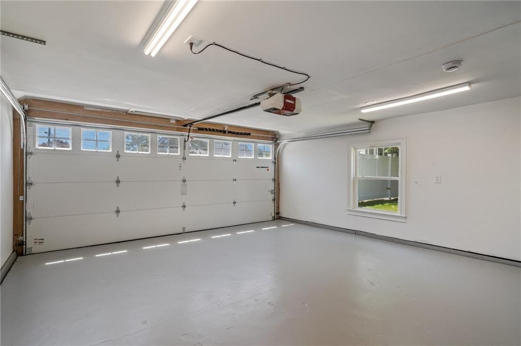 21 Russell Avenue photo 7
