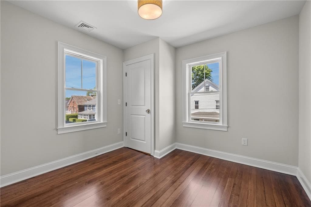 21 Russell Avenue photo 32