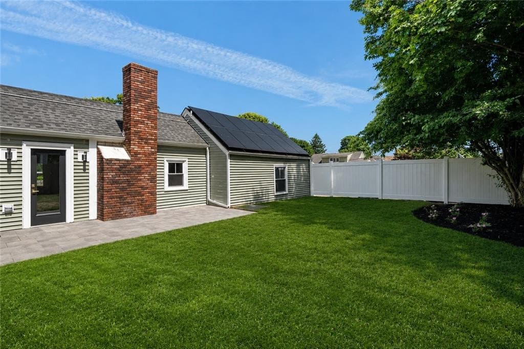 21 Russell Avenue photo 5