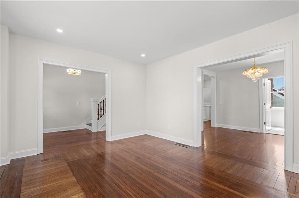 21 Russell Avenue photo 14