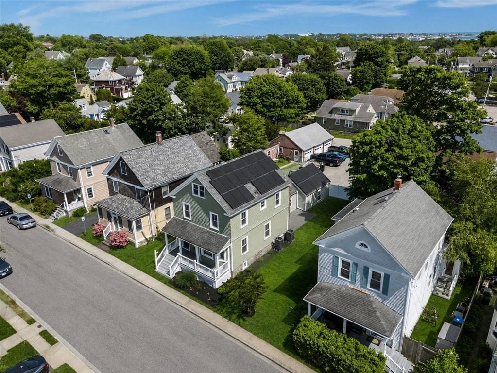 21 Russell Avenue photo 44
