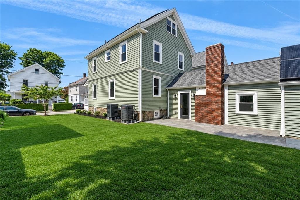 21 Russell Avenue photo 4