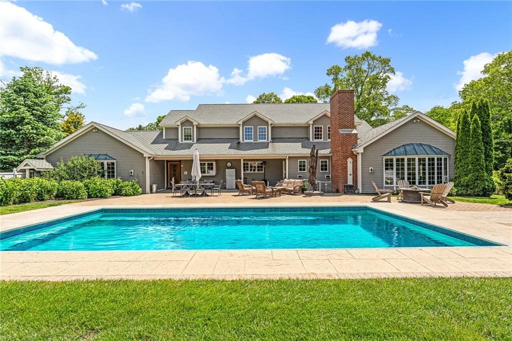 74 Oakwoods Drive photo 3
