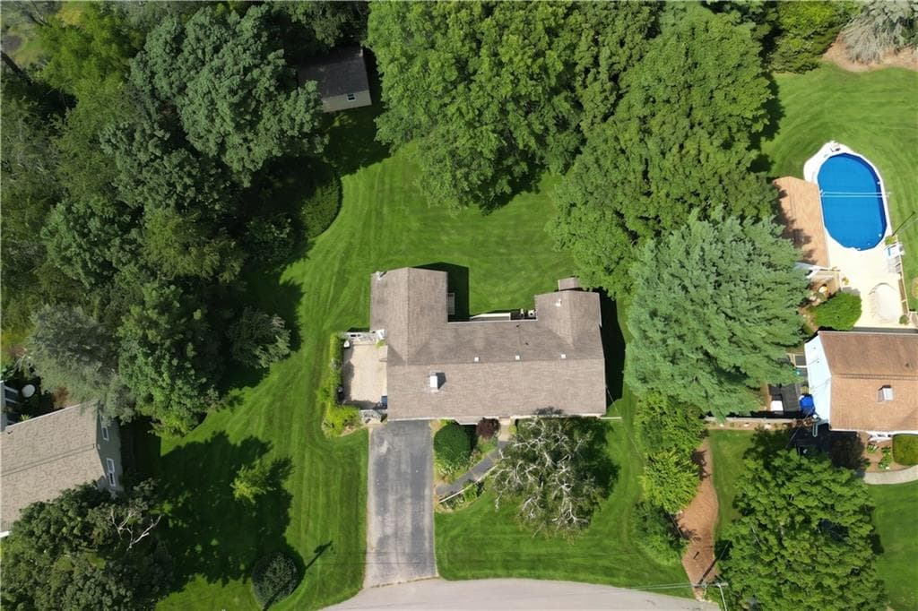 17 Crest Drive photo 2