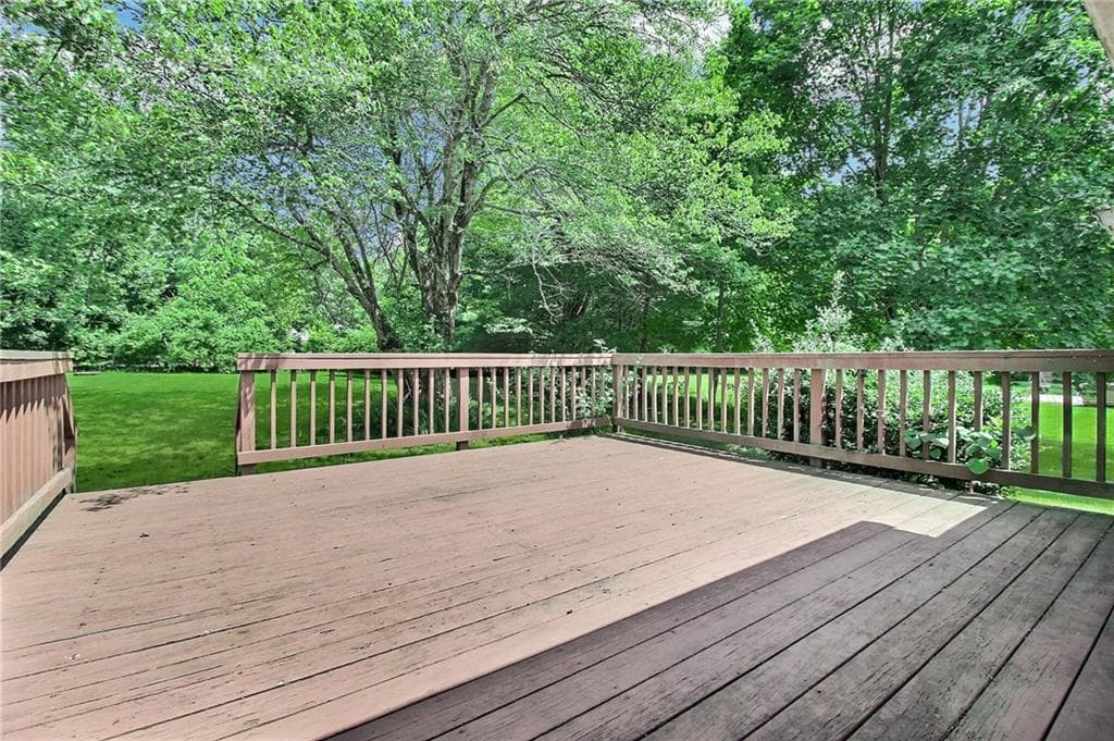 17 Lynn Lane photo 11