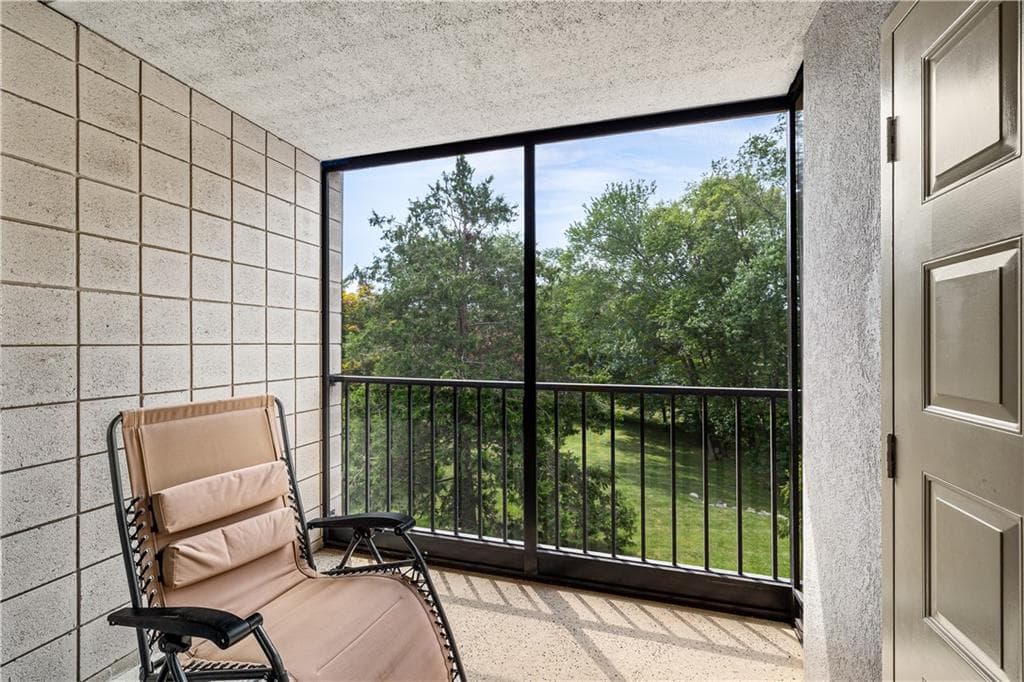 650 East Greenwich Avenue UNIT 6-204 photo 17