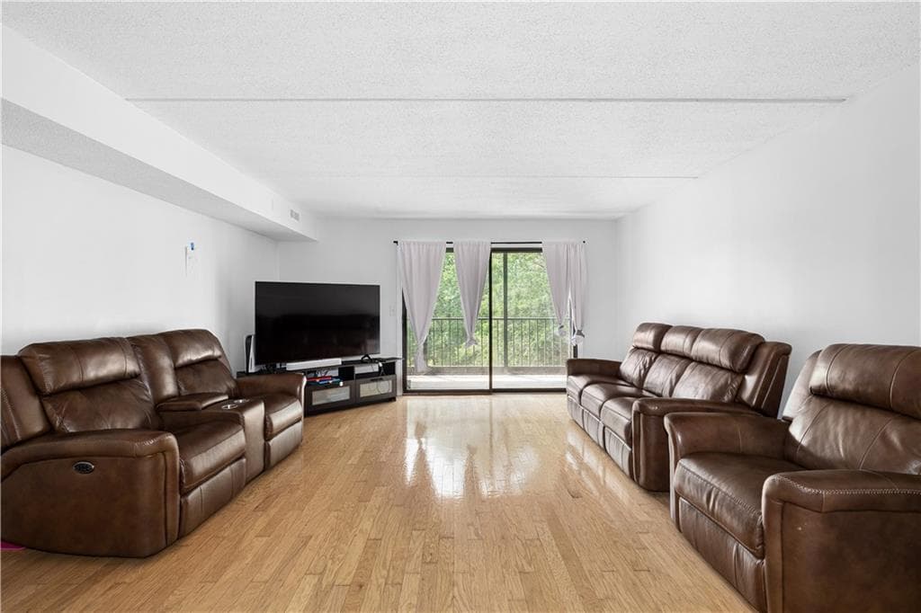 650 East Greenwich Avenue UNIT 6-204 photo 7