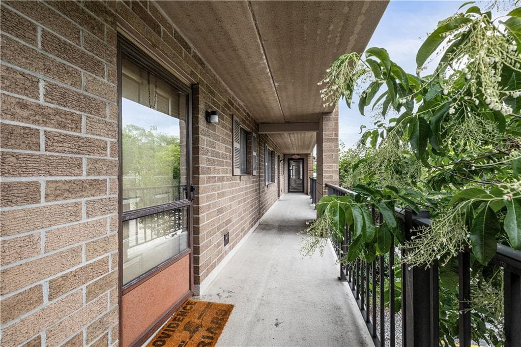 650 East Greenwich Avenue UNIT 6-204 photo 3