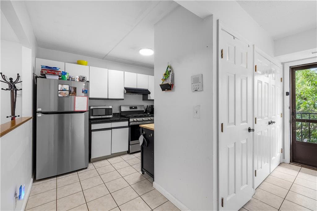 650 East Greenwich Avenue UNIT 6-204 photo 9