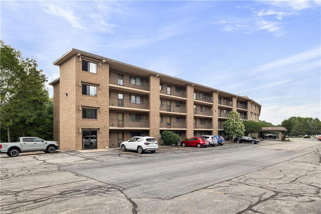 650 East Greenwich Avenue UNIT 6-204 photo 31